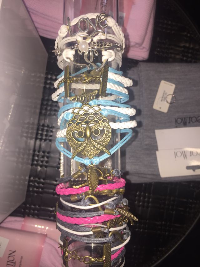 Bracelets (assorted)